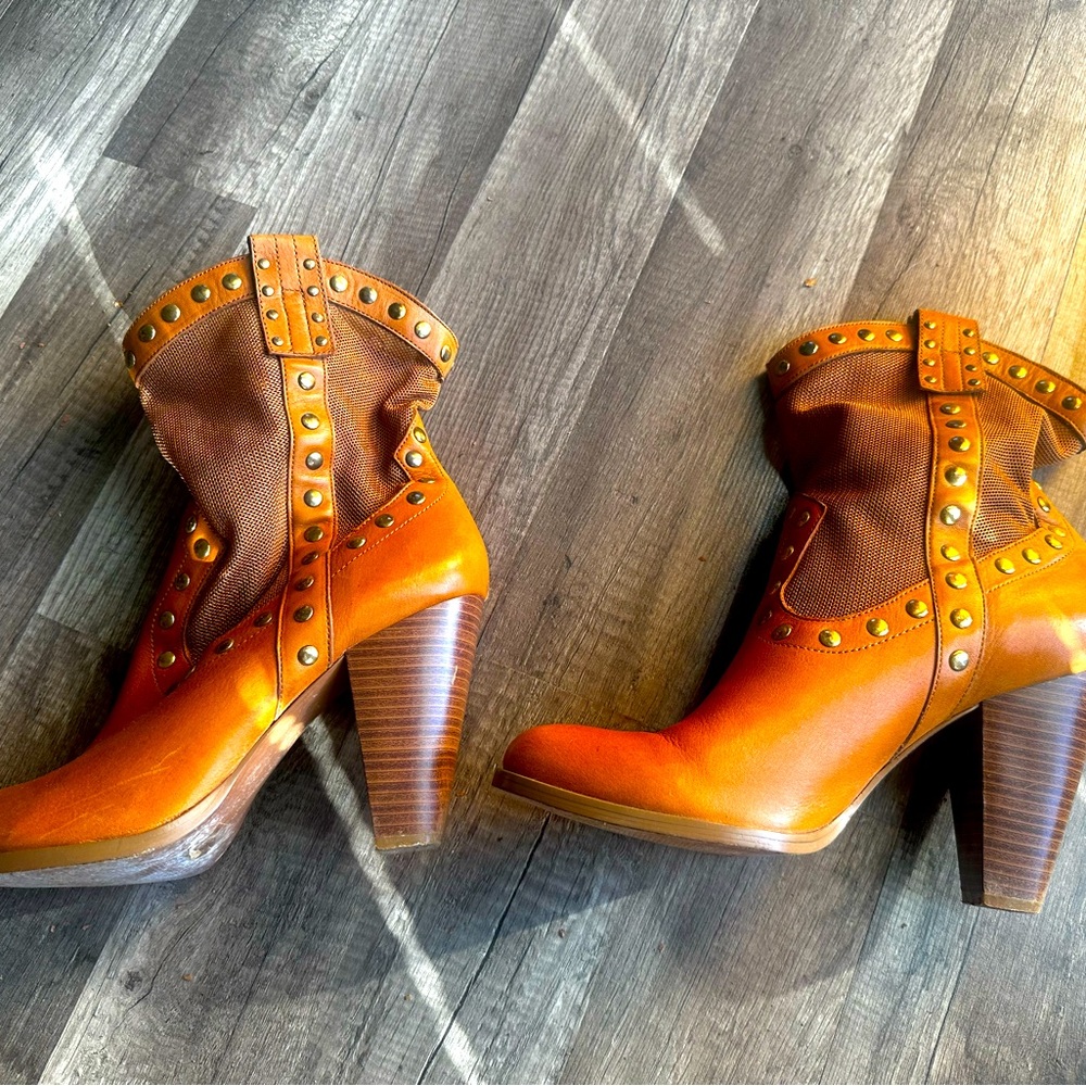 Camel and gold western boots!